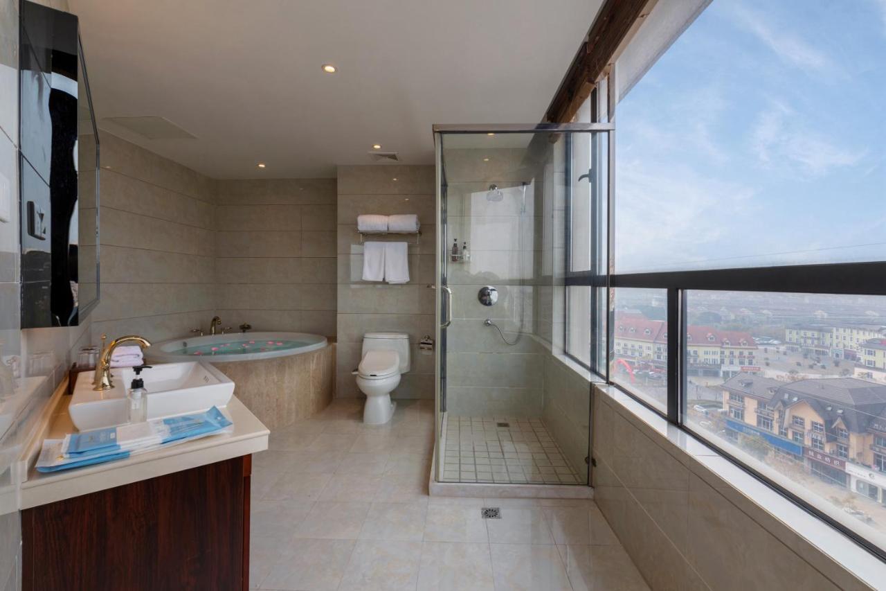 Huzhou Wealth Hotel Exterior foto